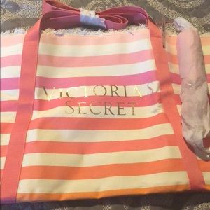 NWT Victoria’s Secret Tote!!